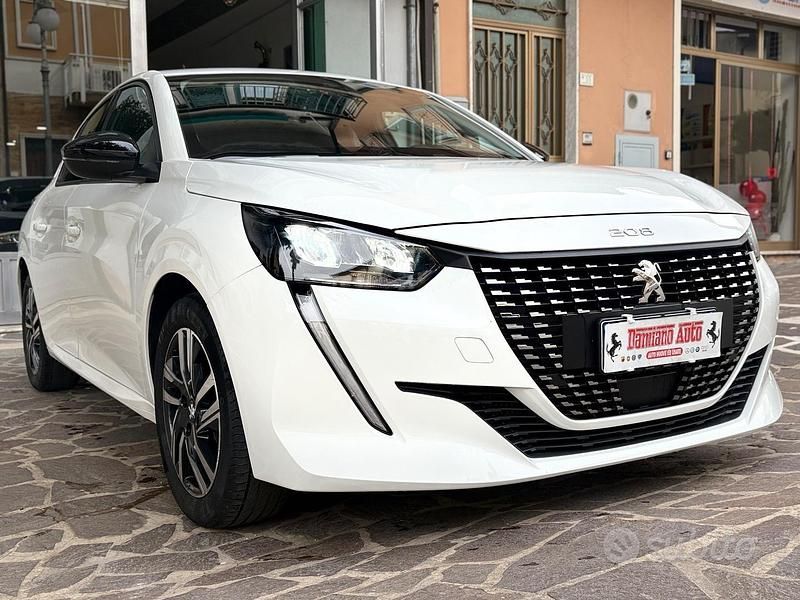 Usata Peugeot 208 Allure 100 CV (73 kW) 2022 Bianco Utilitaria