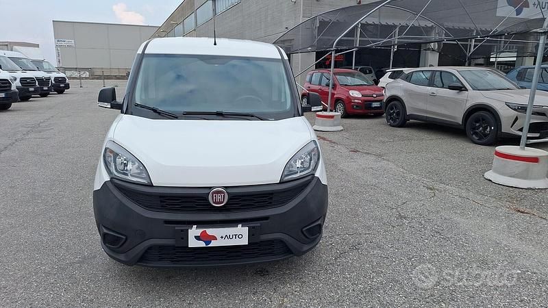 Usata Fiat Doblò Lounge 95 CV (69 kW) 2020 Bianco Monovolume