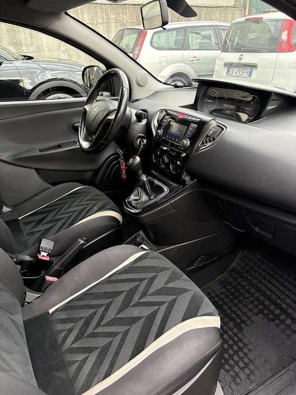 Usata Lancia Ypsilon Silver 95 CV (69 kW) 2016 Utilitaria