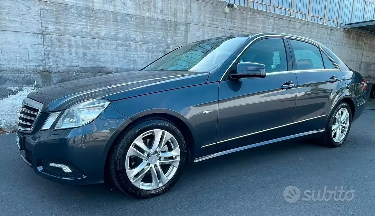 Usata Mercedes E220 Avantgarde 170 CV (125 kW) 2009 Grigio Berlina