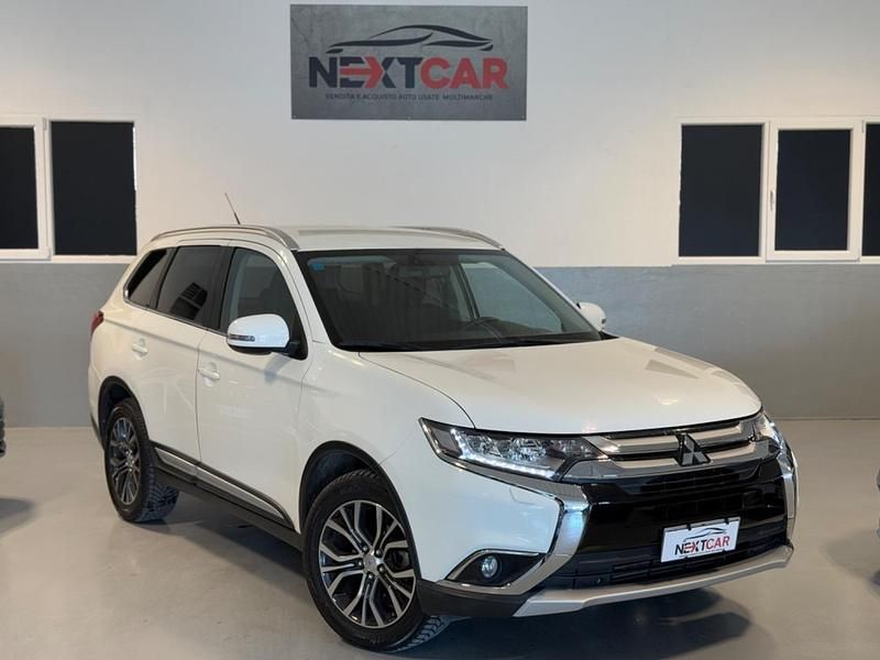 Usata Mitsubishi Outlander 149 CV (109 kW) 2015 Bianco SUV
