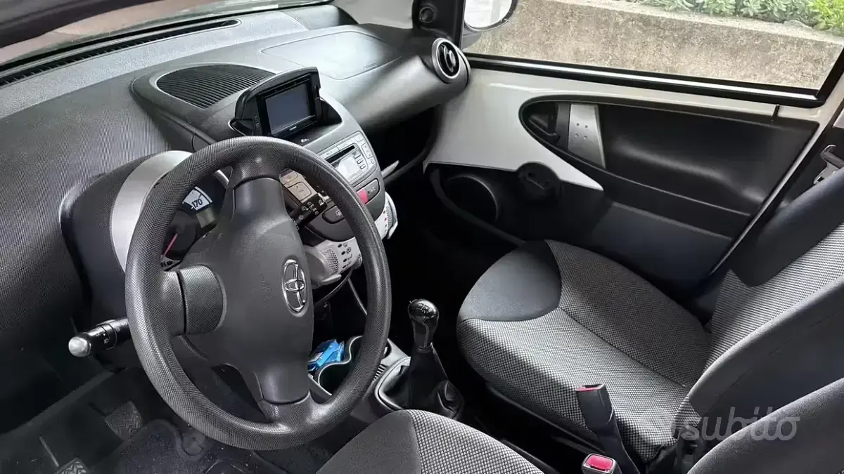 Usata Toyota Aygo 69 CV (50 kW) 2014 Bianco Utilitaria