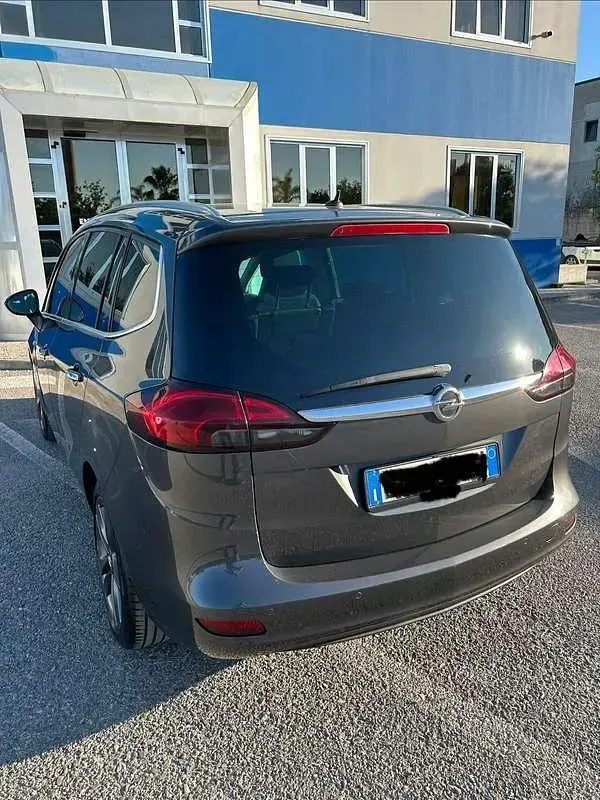 Usata Opel Zafira Tourer Cosmo 131 CV (96 kW) 2012 Grigio Monovolume