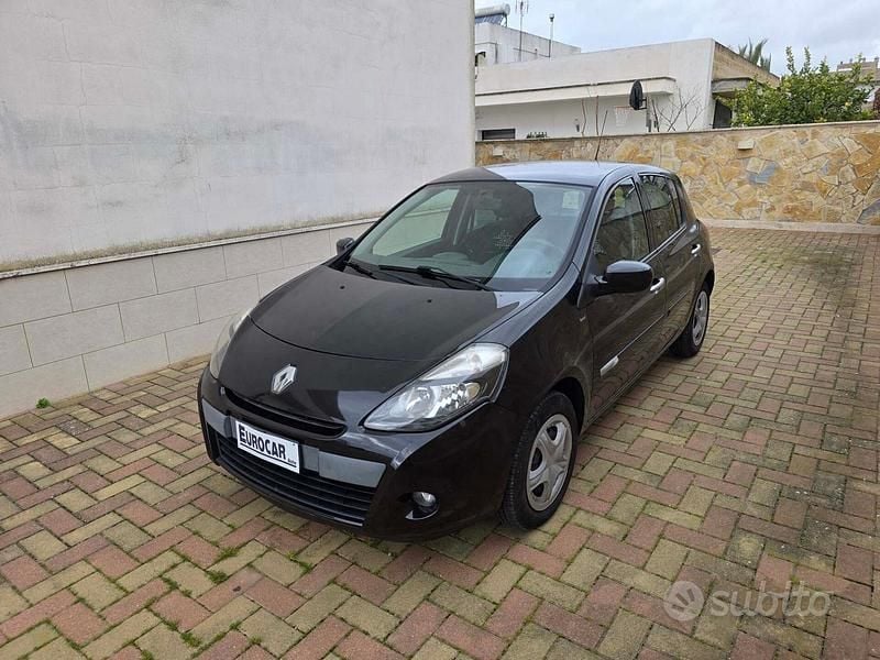 Usata Renault Clio II Dynamique 75 CV (55 kW) 2011 Nero Berlina