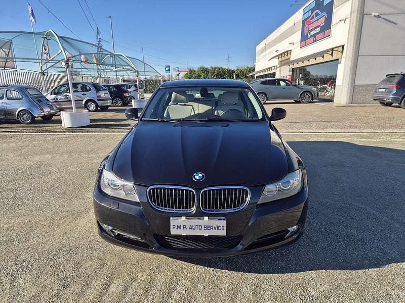 Nero Usata 2010 BMW 330 Tre volumi | 11.200 € (Buon prezzo) - Immagine 1/4