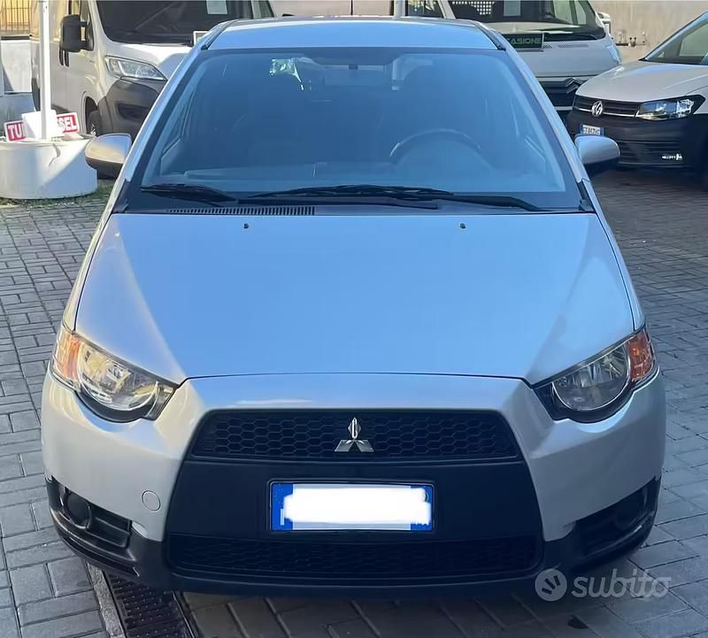 Usata Mitsubishi Colt Invite 95 CV (69 kW) 2009 Grigio Utilitaria