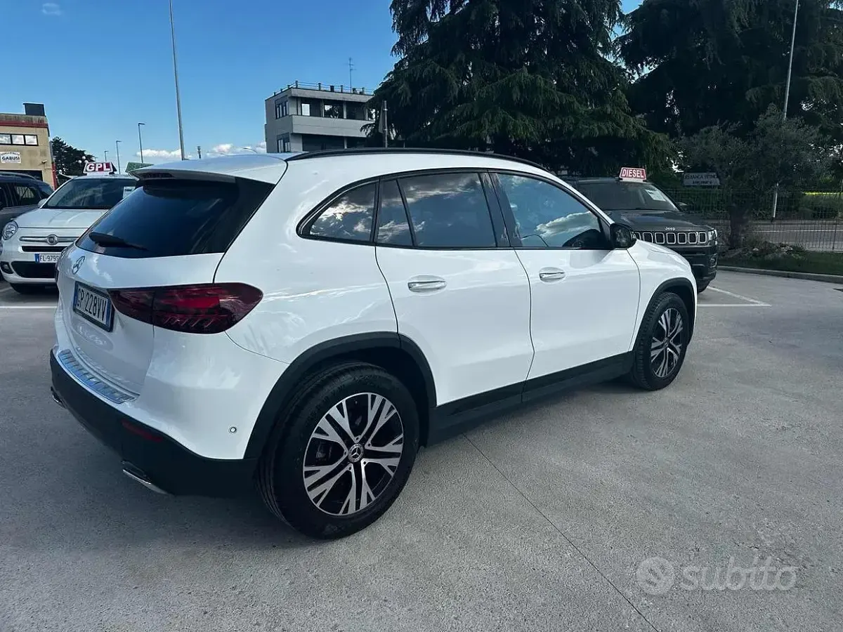 Usata Mercedes GLA200 Advanced Plus 150 CV (110 kW) 2023 Bianco SUV