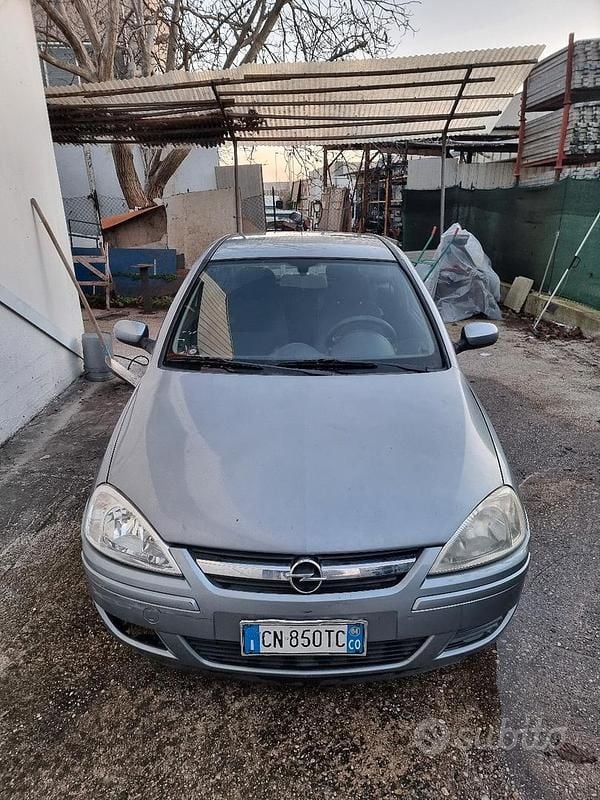 Usata 2004 Opel Corsa Due volumi | 1500 € (Buon prezzo) - Immagine 1/4
