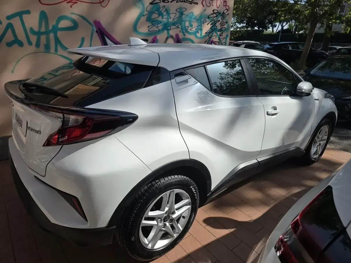 Usata Toyota C-HR Business Edition 97 CV (71 kW) 2021 Bianco SUV