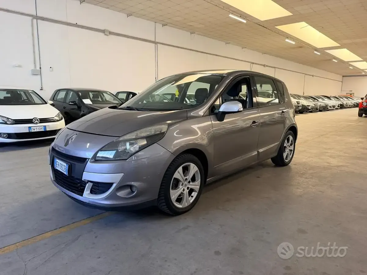 Usata Renault Scénic Dynamique 110 CV (80 kW) 2011 Grigio Monovolume