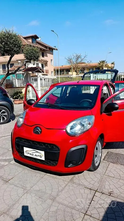 Begagnad Citroën C1 Attraction 68 HK (50 kW) 2013 Röd Halvkombi