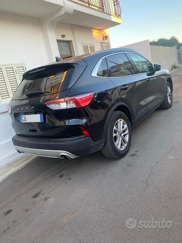 Usata Ford Kuga 120 CV (88 kW) 2020 Nero SUV