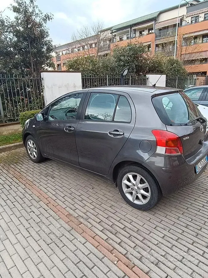 Usata Toyota Yaris 100 CV (73 kW) 2009 Utilitaria