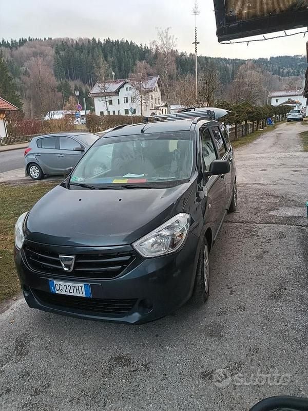 Blu Usata 2017 Dacia Lodgy Monovolume | 9500 € (Buon prezzo) - Immagine 1/4