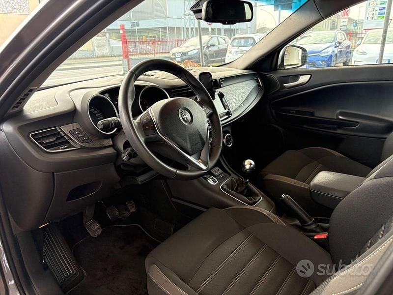 Usata Alfa Romeo Giulietta Super 120 CV (88 kW) 2019 Grigio Utilitaria
