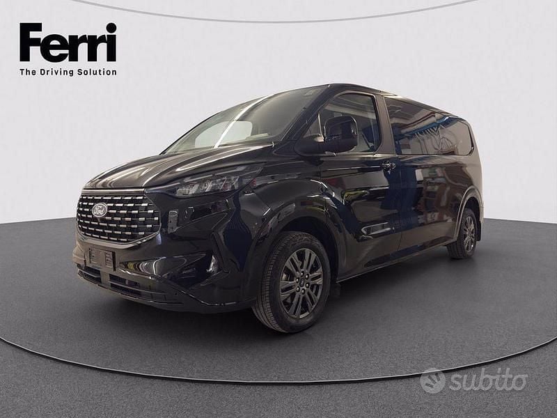 Usata Ford Tourneo Custom Titanium 136 CV (100 kW) 2024 Ragate black Furgone