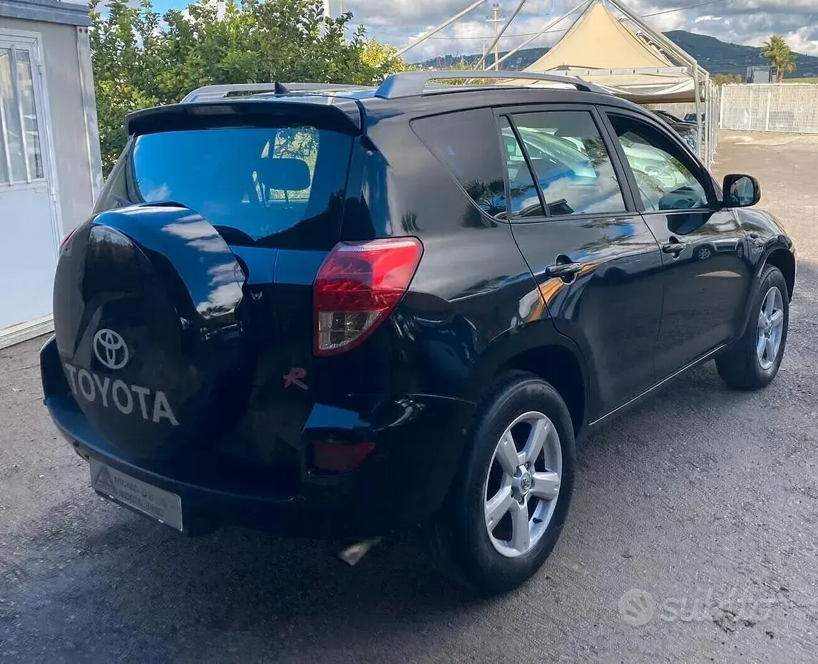 Usata Toyota RAV4 136 CV (100 kW) 2006 Nero SUV
