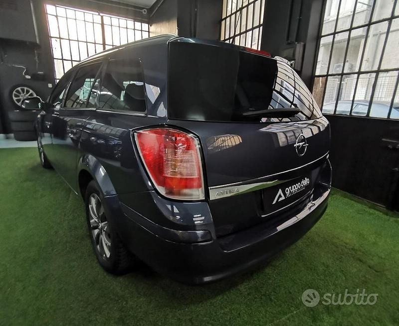 Usata Opel Astra Enjoy 116 CV (85 kW) 2010 Grigio Station wagon