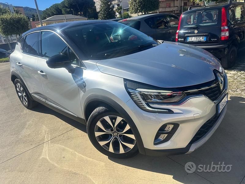 Grigio Usata 2021 Renault Captur SUV | 17.499 € (Buon prezzo) - Immagine 1/4