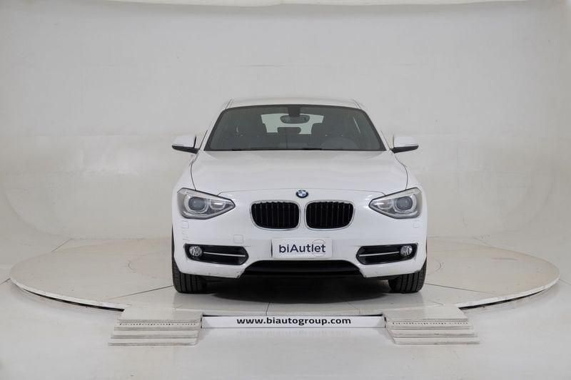 Usata BMW 118 Sport Line 150 CV (110 kW) 2015 Bianco Utilitaria