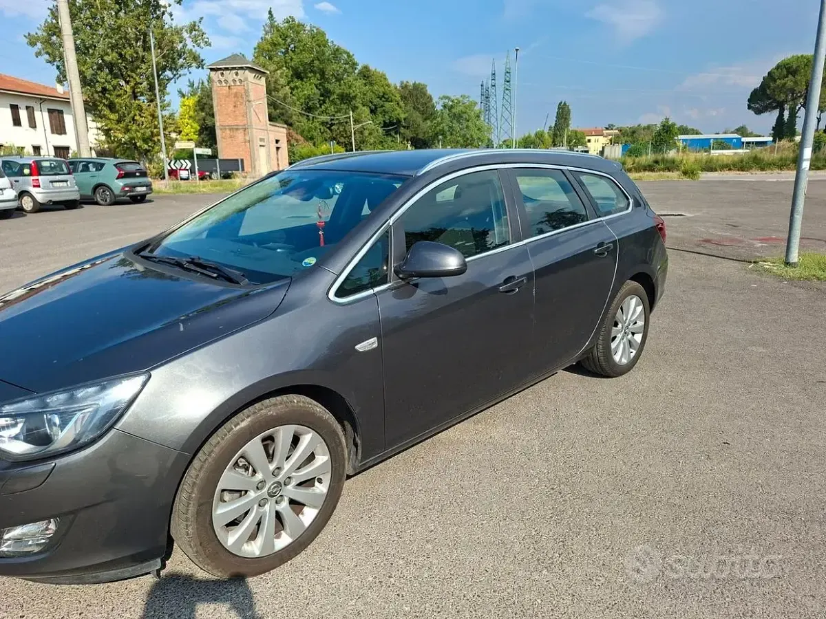 Usata Opel Astra Sport 110 CV (80 kW) 2011 Station wagon