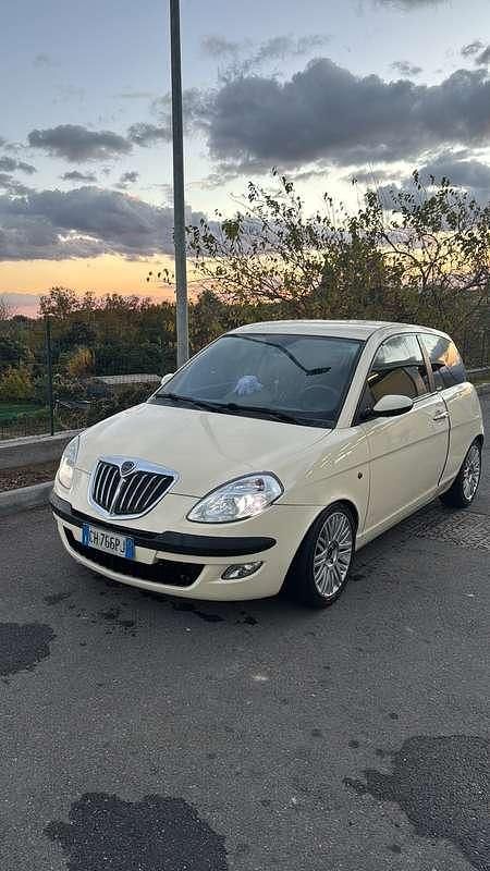 Usata 2005 Lancia Ypsilon Due volumi | 2500 € (Buon prezzo) - Immagine 1/4