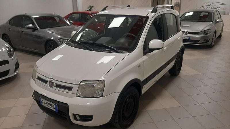 Usata Fiat Panda 4x4 Climbing 74 CV (54 kW) 2011 Bianco Utilitaria