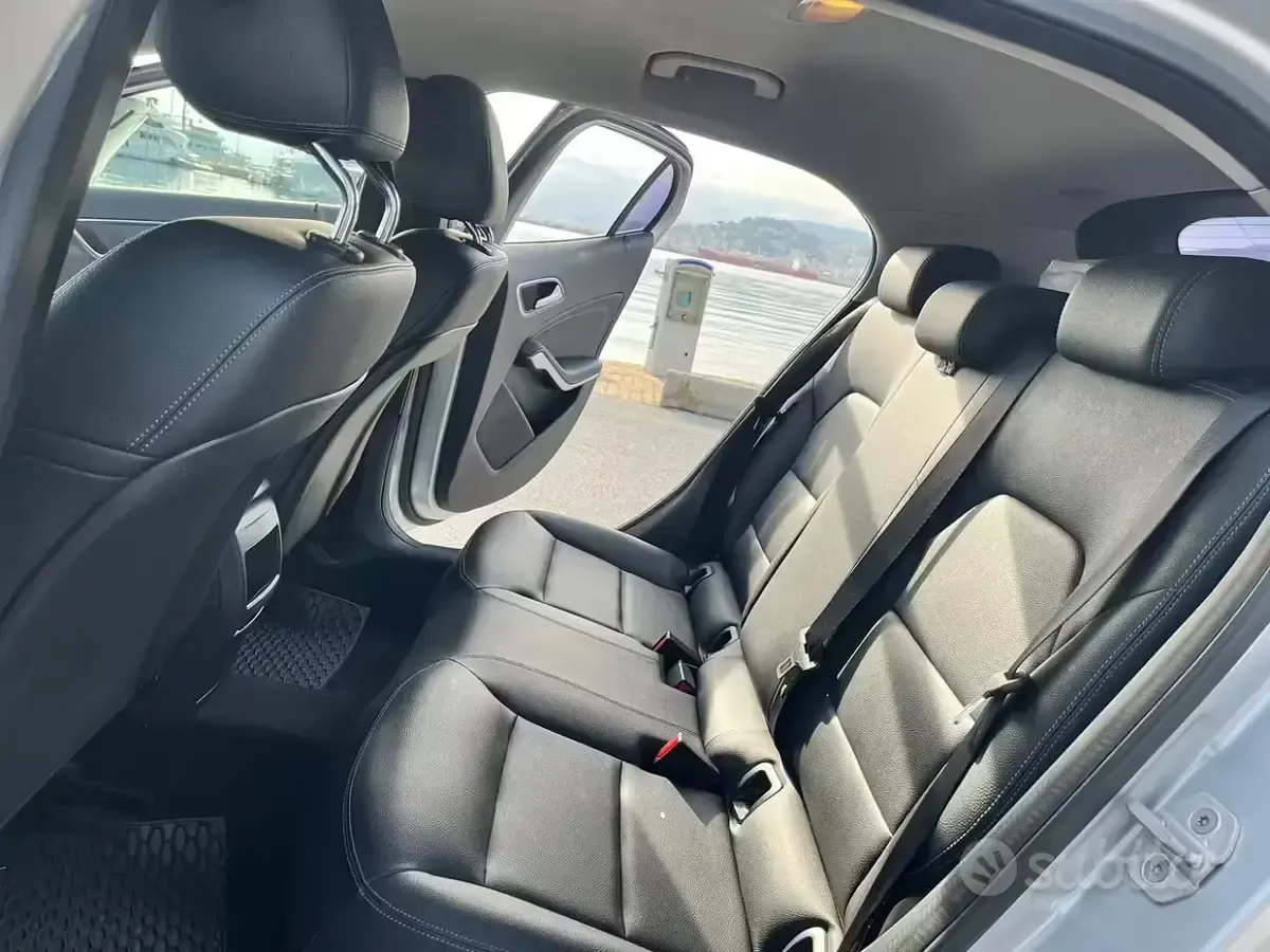Begagnad Mercedes GLA200 136 HK (100 kW) 2015 Grå SUV