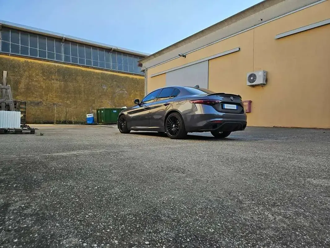 Usata Alfa Romeo Giulia Super 179 CV (131 kW) 2017 Grigio Berlina