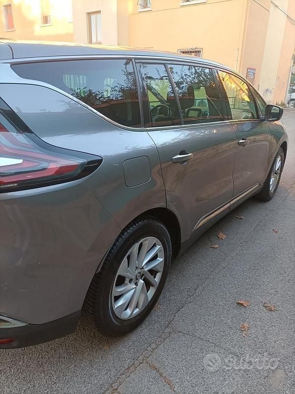 Usata Renault Espace 160 CV (117 kW) 2015 Grigio Berlina