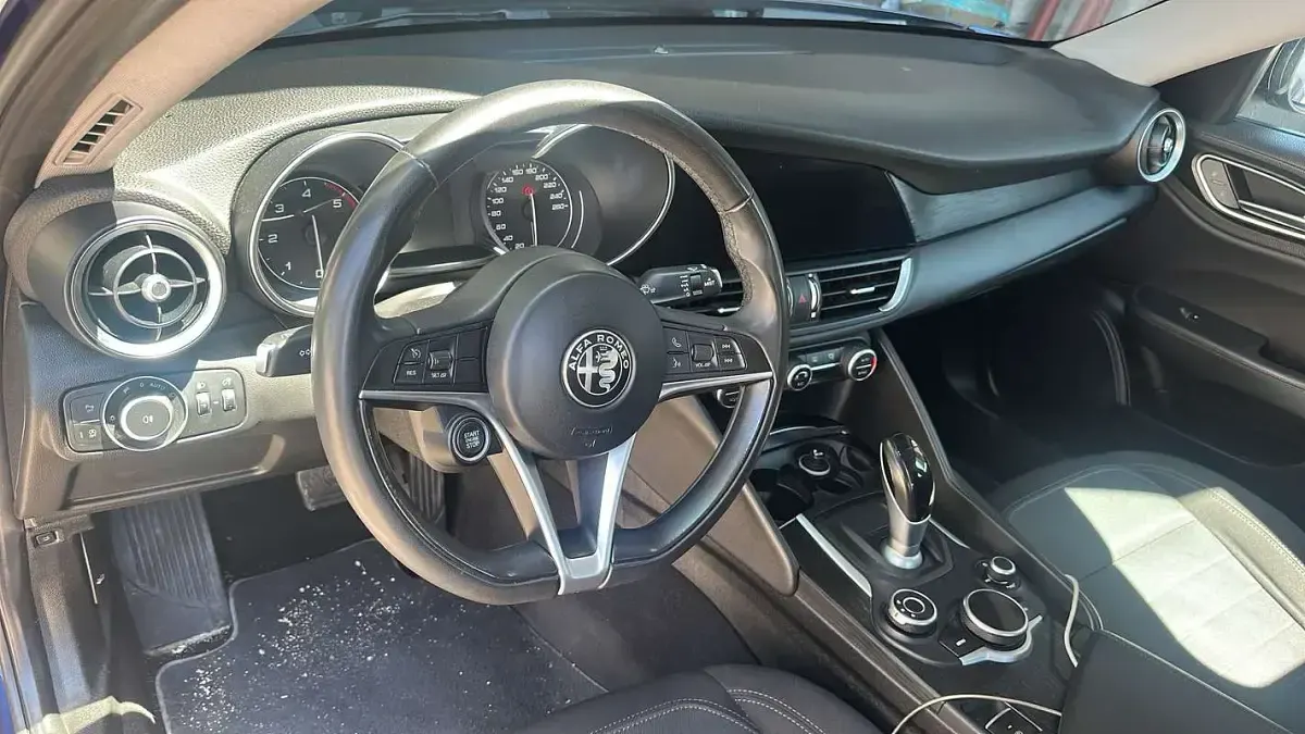 Usata Alfa Romeo Giulia Business 136 CV (100 kW) 2018 Blu/azzurro Berlina
