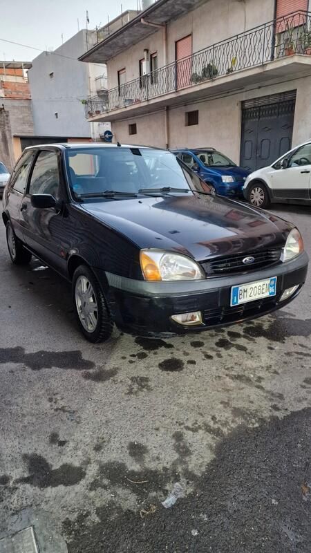 Usata Ford Fiesta Ghia 75 CV (55 kW) 2000 Nero Utilitaria