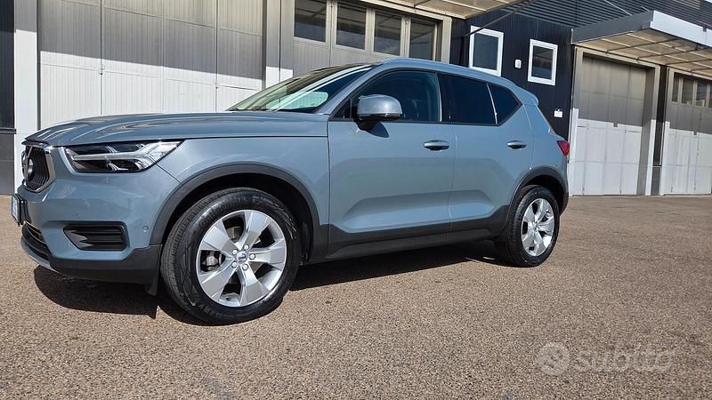 Usata Volvo XC40 Momentum 163 CV (119 kW) 2022 Grigio SUV