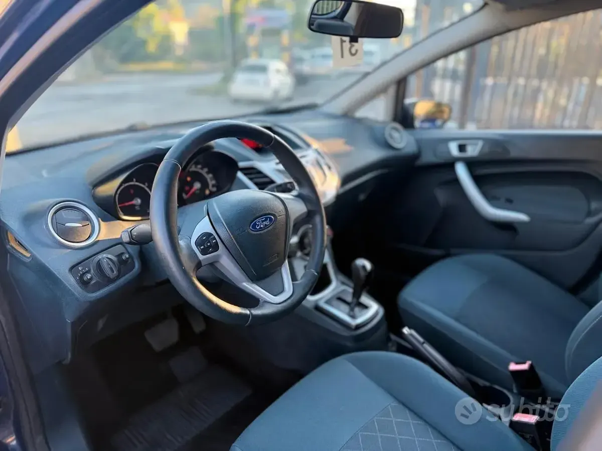 Usado Ford Fiesta Titanium 97 HP (71 kW) 2012 Azul Sedan