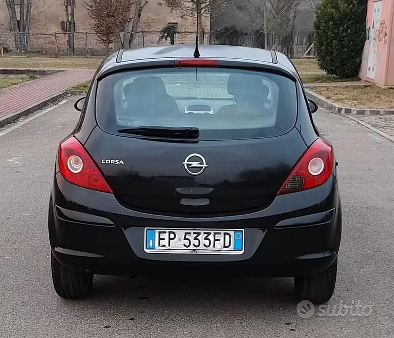 Usata Opel Corsa 85 CV (62 kW) 2012 Grigio Utilitaria