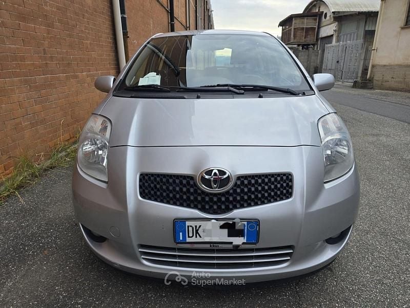 Usata Toyota Yaris Sol 87 CV (63 kW) 2007 Grigio Berlina
