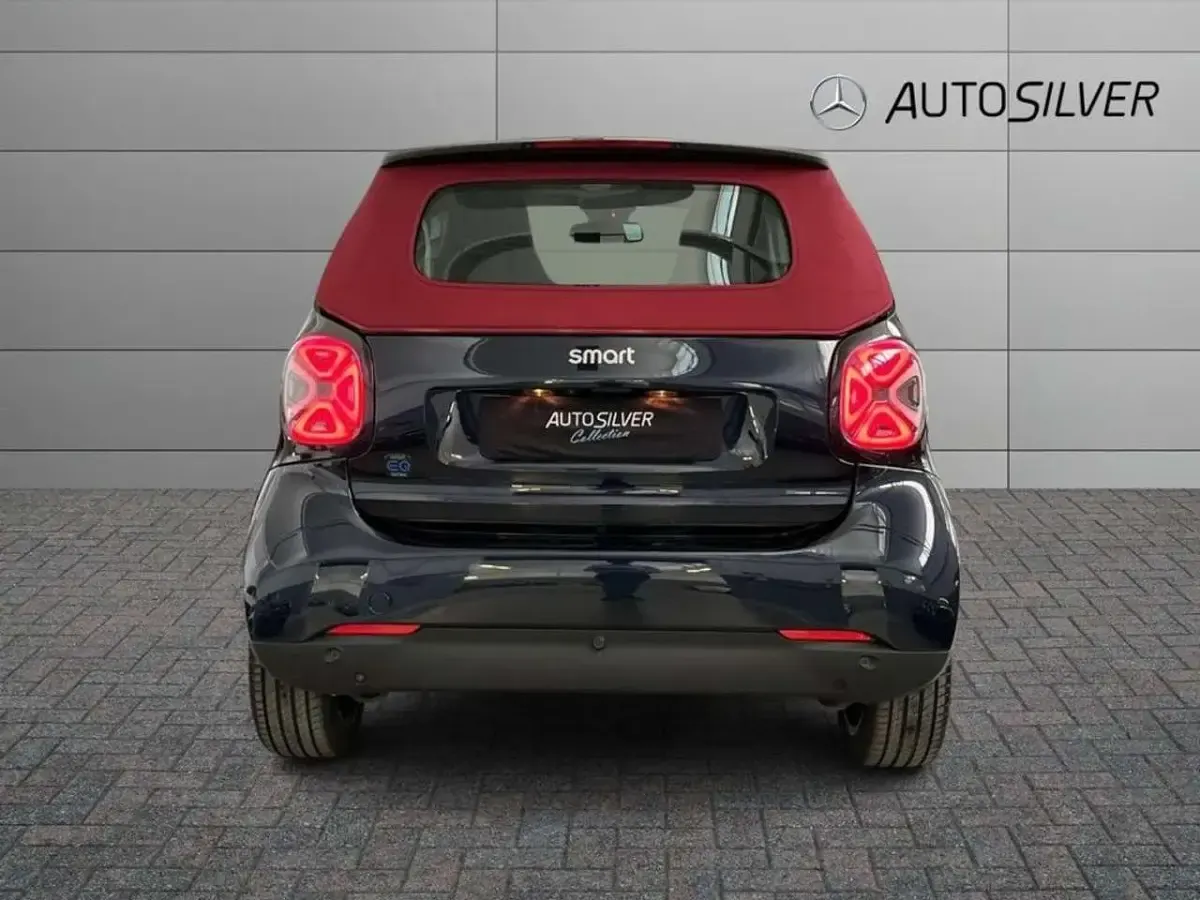 Usata Smart ForTwo Coupé 41 kW (56 CV) 2022 Blu Cabrio