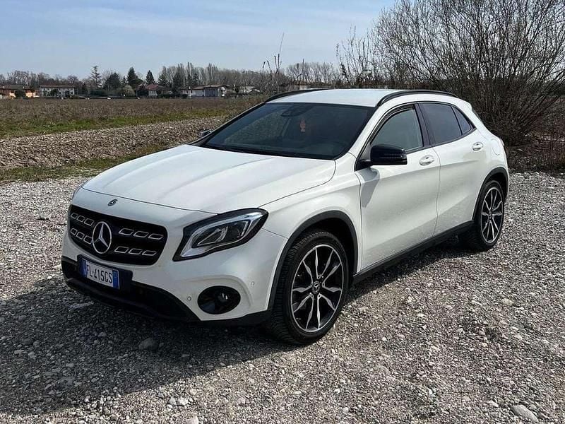 Bianco Usata 2017 Mercedes GLA200 SUV | 18.500 € (Buon prezzo) - Immagine 1/4