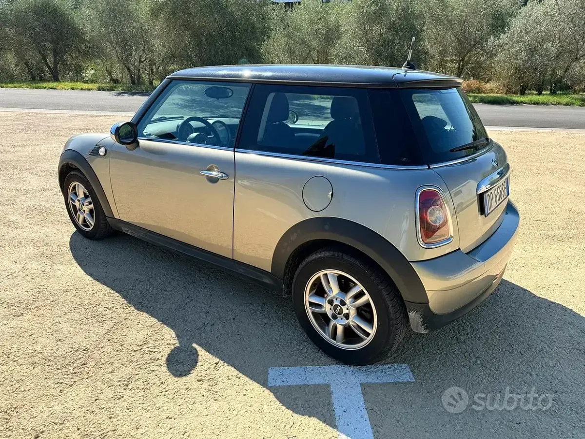 Usata Mini Cooper Pepper 120 CV (88 kW) 2008 Grigio Utilitaria