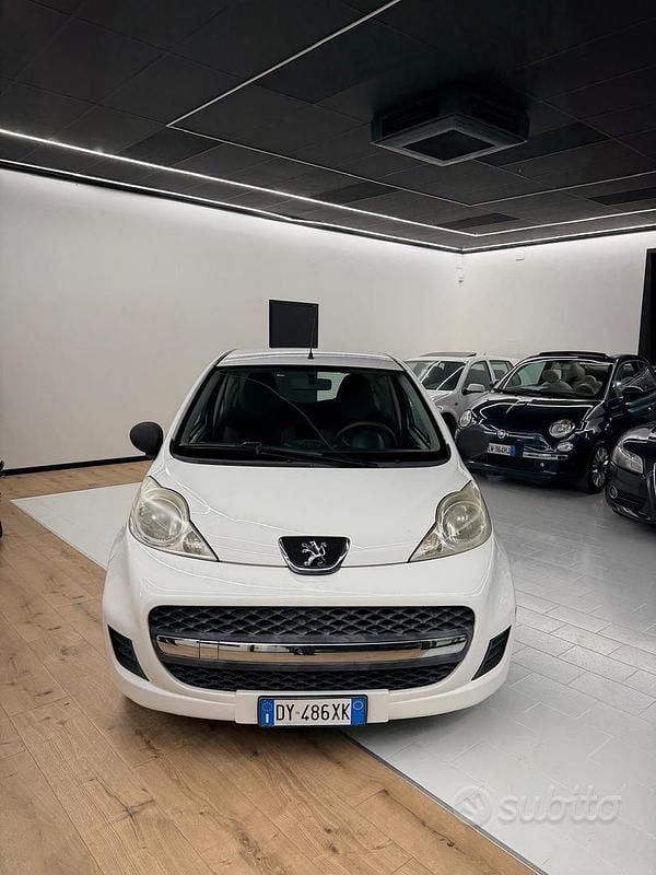 Usata Peugeot 107 68 CV (50 kW) 2010 Bianco Utilitaria