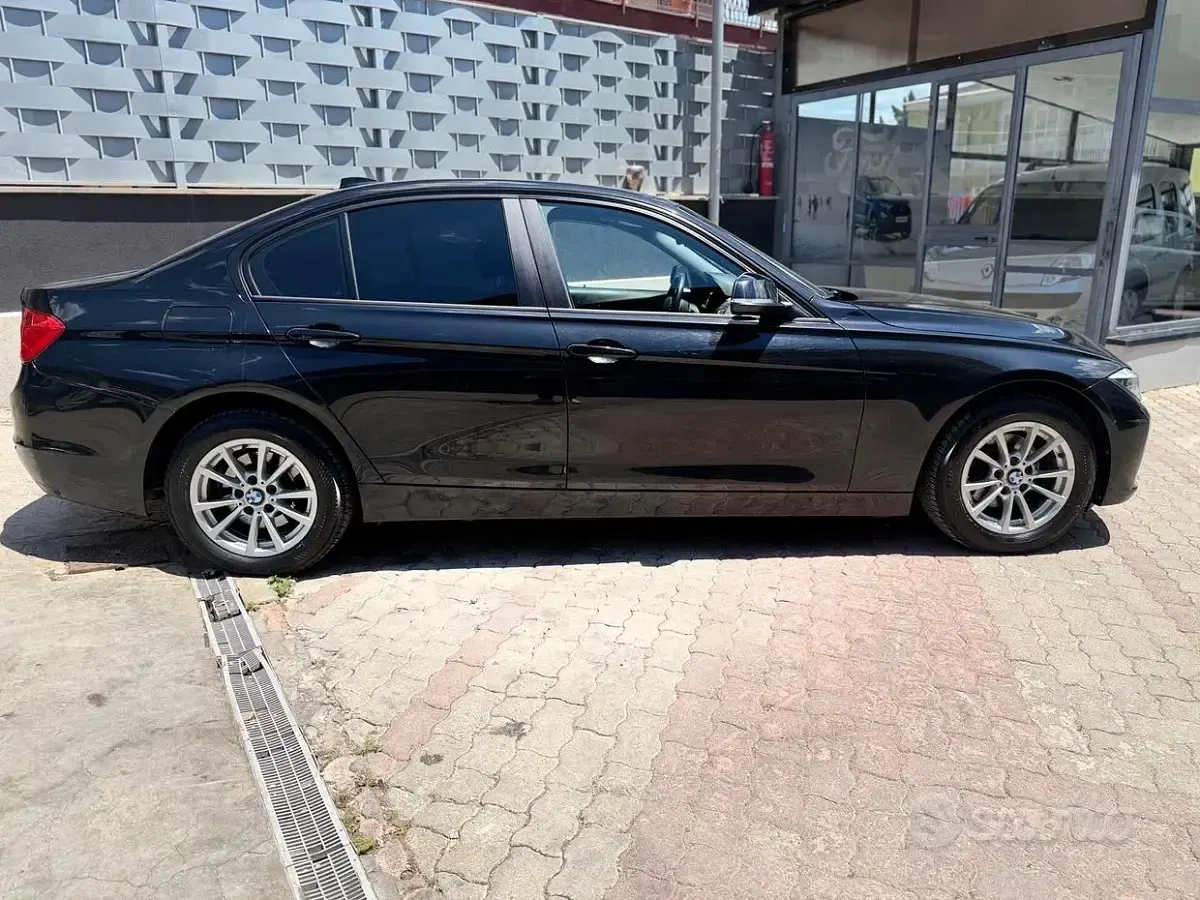 Usata BMW 318 143 CV (105 kW) 2015 Nero Berlina