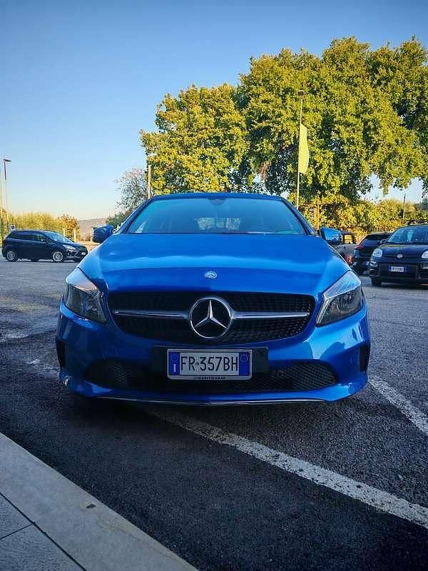 Usata Mercedes A180 109 CV (80 kW) 2016 Blu/azzurro Berlina