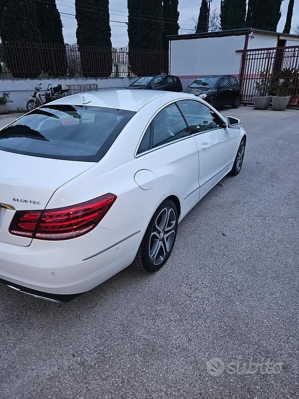 Usata Mercedes E220 Premium 170 CV (125 kW) 2016 Bianco Coupé