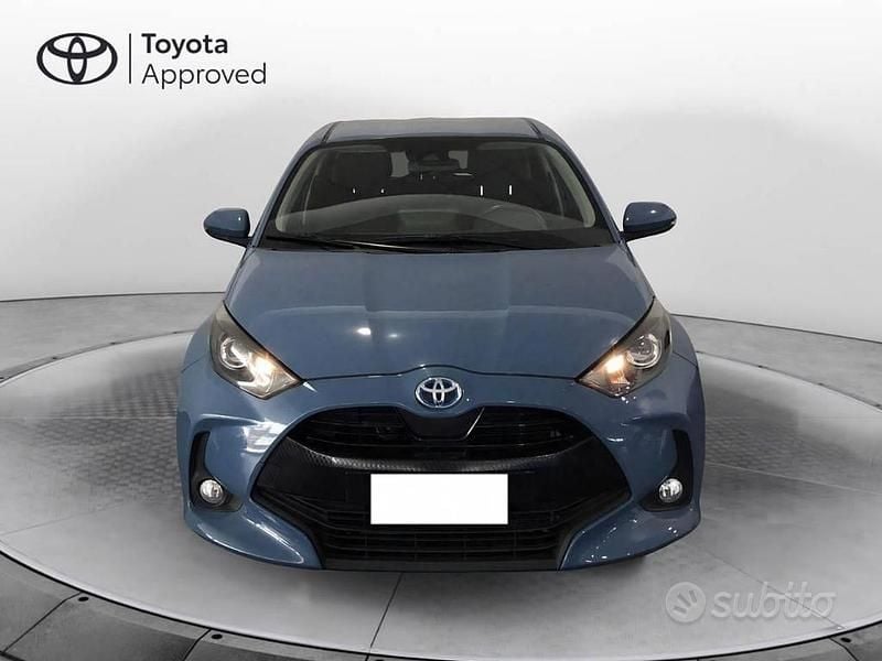 Usata Toyota Yaris Hybrid Active 116 CV (85 kW) 2020 Urban blue Berlina