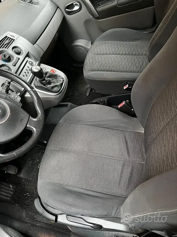 Usata Renault Scénic II 106 CV (77 kW) 2006 Monovolume