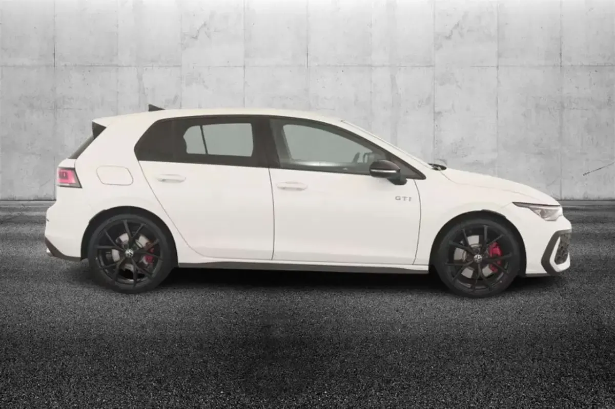 Usata VW Golf VIII GTI 265 CV (194 kW) 2024 Bianco Berlina
