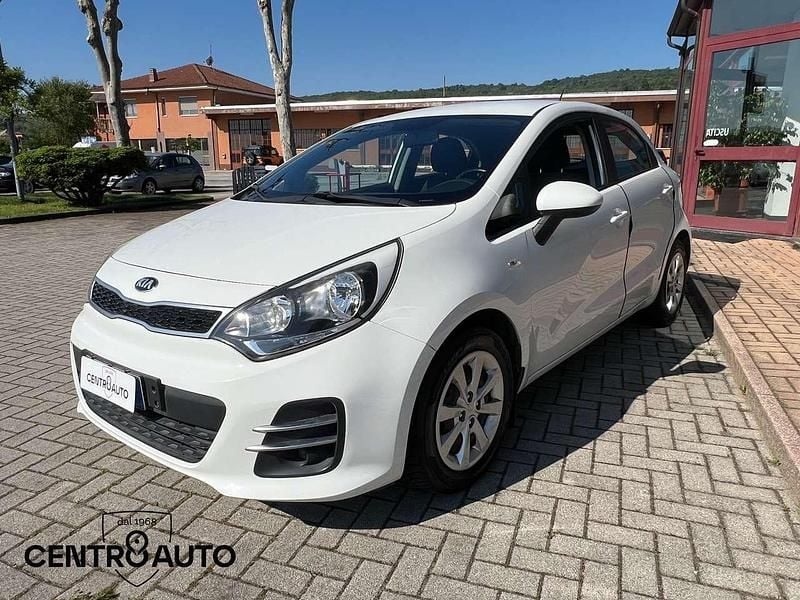 Usata Kia Rio Active 75 CV (55 kW) 2015 Bianco Berlina