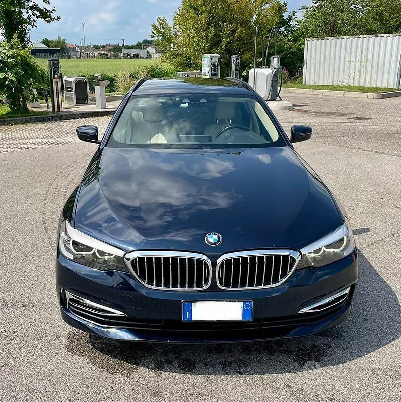Usata BMW 520 Luxury Line 190 CV (139 kW) 2018 Blu/azzurro Station wagon