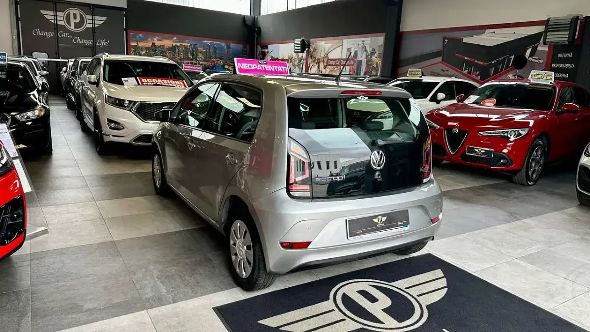 Usata VW up! Move 68 CV (50 kW) 2018 Grigio Utilitaria