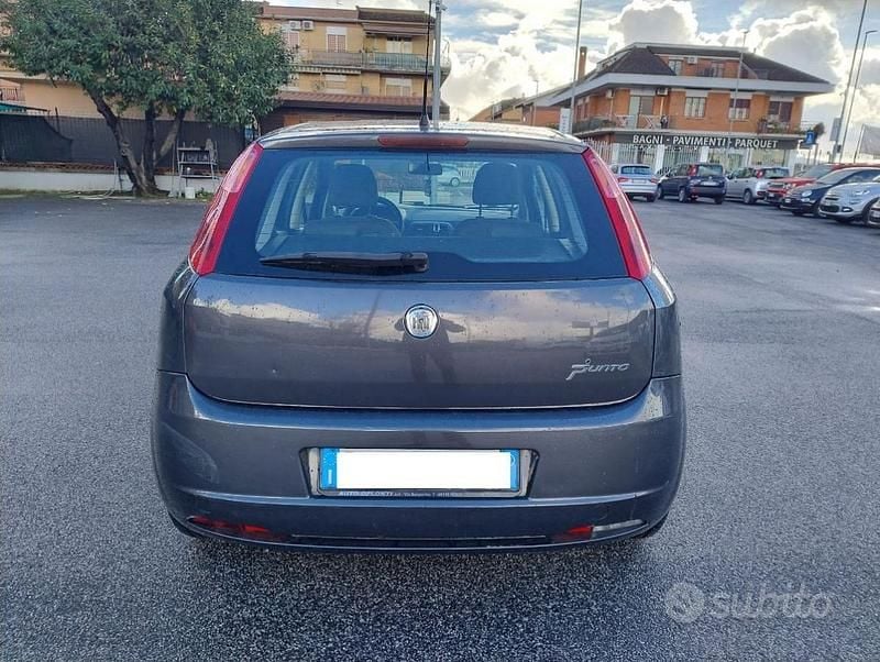 Usata Fiat Grande Punto Dynamic 75 CV (55 kW) 2008 Grigio Utilitaria